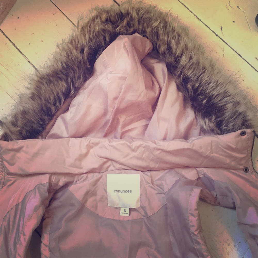 Maurices vest, Small